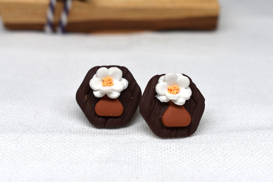 Flower Vase Bookshelf Studs