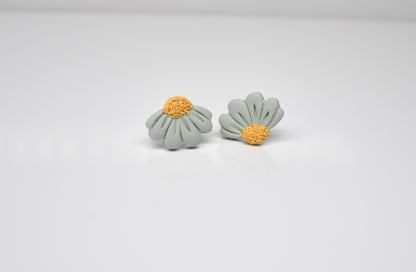 Half flower stud Light blue 