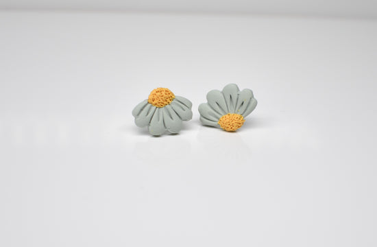Half flower stud Light blue 